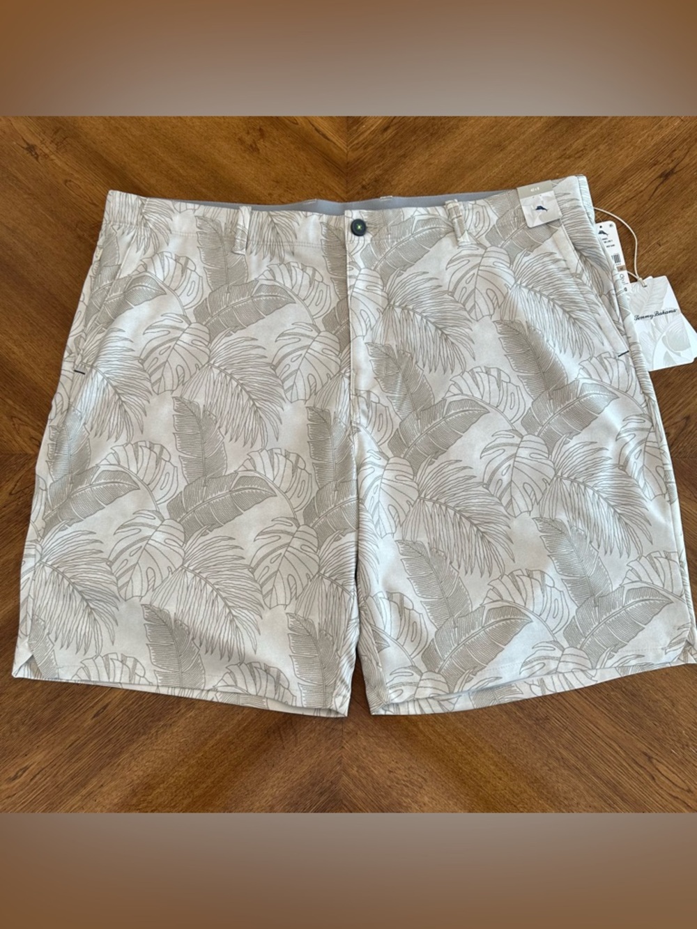 Tommy Bahama On Par Vine Line 8 Shorts, Size 42, New Cream Tropical Casual UPF